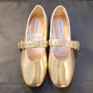 BRAND NEW STEVE MADDEN BALLET WITH STRAP CHIC GOLD MARY JANE